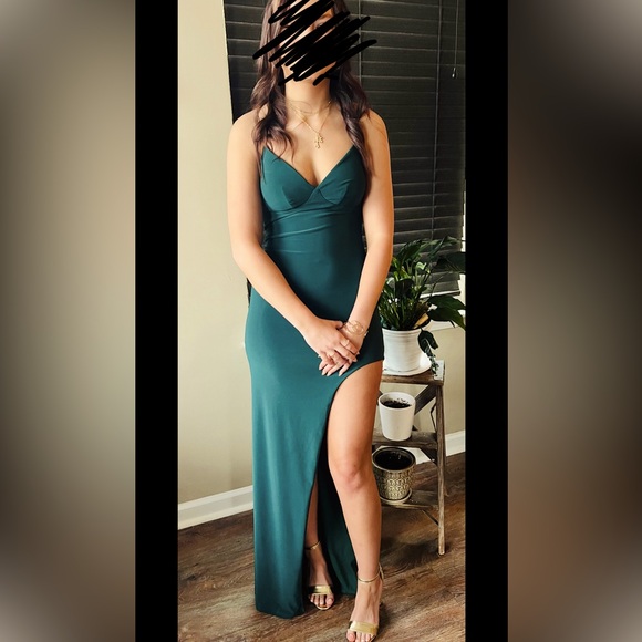 I’m selling my senior prom dress. Worn 1 time and is in great condition. - Picture 1 of 2